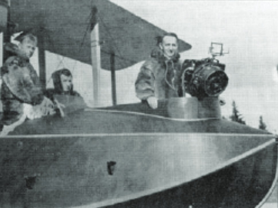 Oblique survey camera